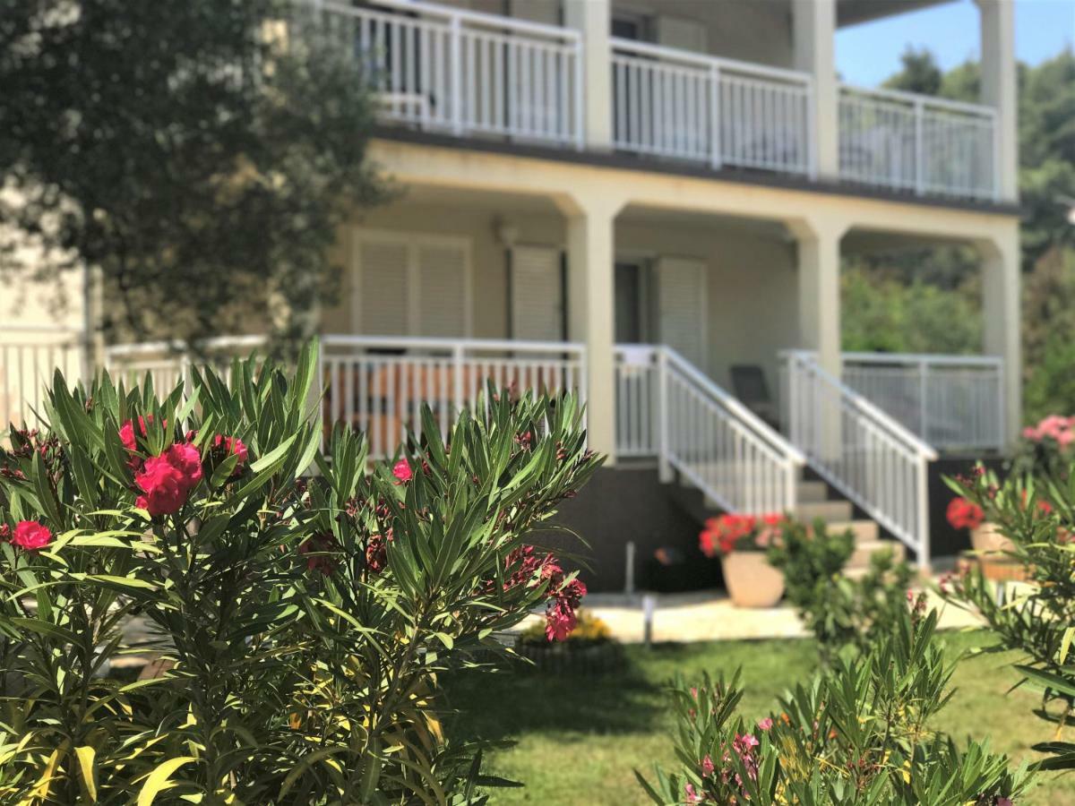 Apartmani Fortuna 鲁巴达 外观 照片